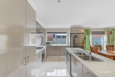 Property photo of 7 Stag Close Cranbourne East VIC 3977