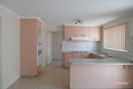 Property photo of 2 Raneen Place Berwick VIC 3806