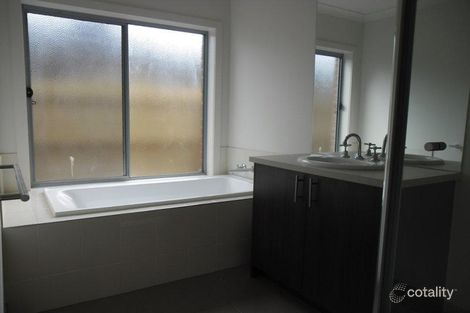 Property photo of 18 Burswood Circuit Harkness VIC 3337