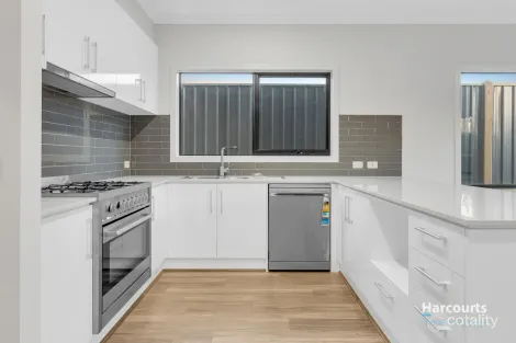 Property photo of 18 Reef Circuit Clyde VIC 3978