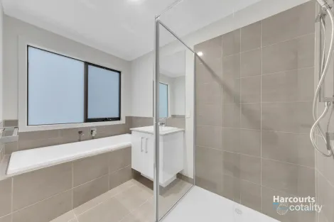 Property photo of 18 Reef Circuit Clyde VIC 3978