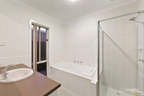 Property photo of 13 Sarton Link Pakenham VIC 3810