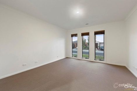 Property photo of 13 Sarton Link Pakenham VIC 3810