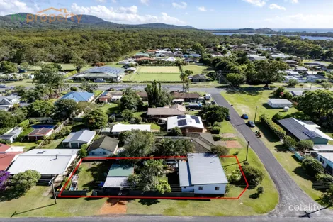 6 Sixth Ave, Stuarts Point, NSW 2441