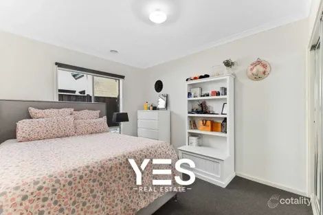Property photo of 12 Pienza Road Clyde VIC 3978