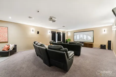 Property photo of 7 Glenmaggie Place Manor Lakes VIC 3024