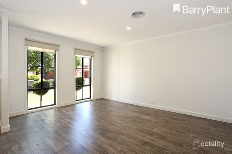 Property photo of 32 Kingfisher Drive Seabrook VIC 3028