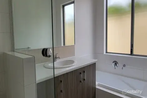 Property photo of 2/10 Pine Court Kelmscott WA 6111