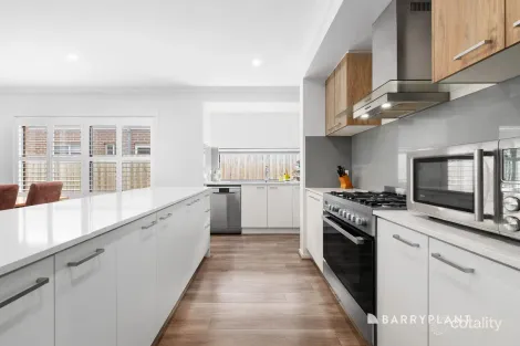 Property photo of 10 Cypress Crescent Beveridge VIC 3753