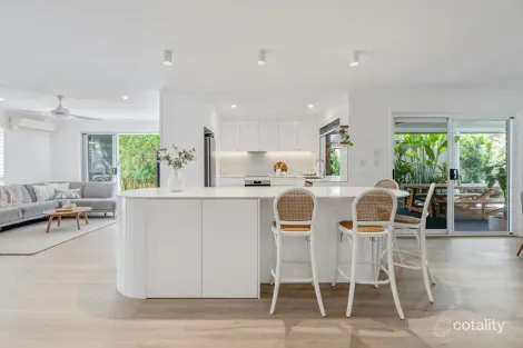 Property photo of 6 Bowerbird Place Burleigh Waters QLD 4220