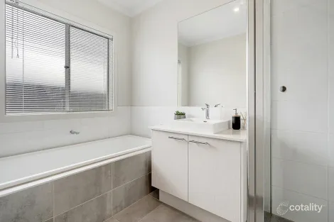 Property photo of 60 Pascal Crescent Kalkallo VIC 3064