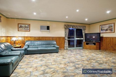 Property photo of 17 Cunningham Drive Endeavour Hills VIC 3802