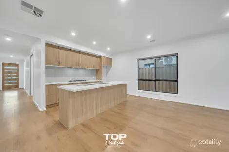 Property photo of 13 Respect Avenue Clyde North VIC 3978