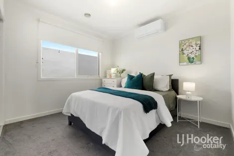 Property photo of 7 Sunnyoaks Lane Hampton Park VIC 3976