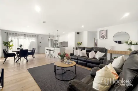 Property photo of 7 Sunnyoaks Lane Hampton Park VIC 3976