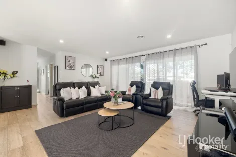 Property photo of 7 Sunnyoaks Lane Hampton Park VIC 3976