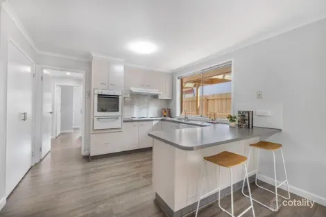 Property photo of 19 Thames Boulevard Werribee VIC 3030