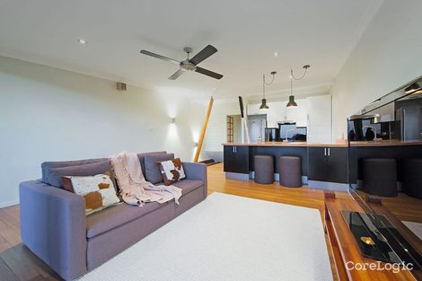 Property photo of 2/11 Arnold Street Manly QLD 4179