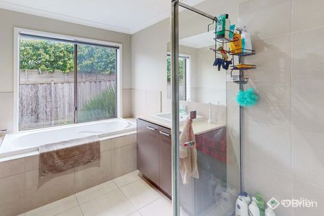 Property photo of 1 Waterview Close Drouin VIC 3818