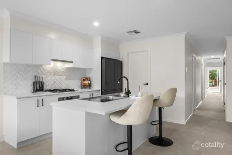 Property photo of 15 Flavian Crescent Morphett Vale SA 5162