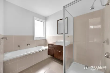 Property photo of 14 Hood Crescent Sunbury VIC 3429