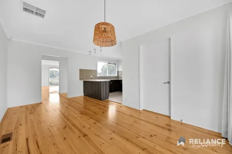 Property photo of 14 Hood Crescent Sunbury VIC 3429