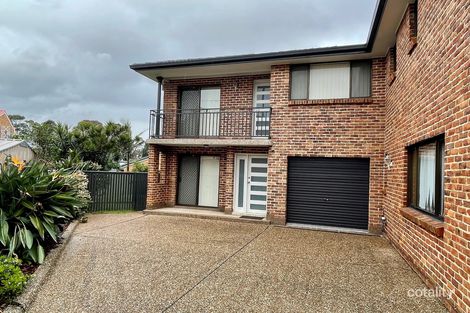 2/3 Hutchinson Dr, Balgownie, NSW 2519