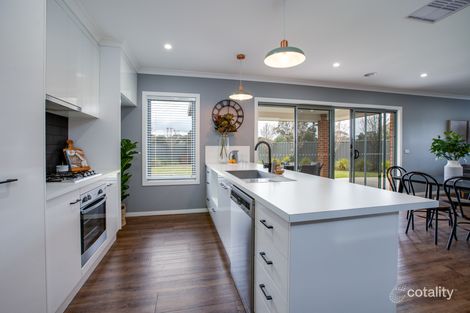 Property photo of 18 Baxter Court Lavington NSW 2641