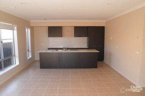 Property photo of 34 Daymar Circuit Craigieburn VIC 3064