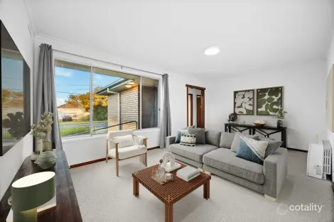 Property photo of 11 Carpenter Street Wendouree VIC 3355