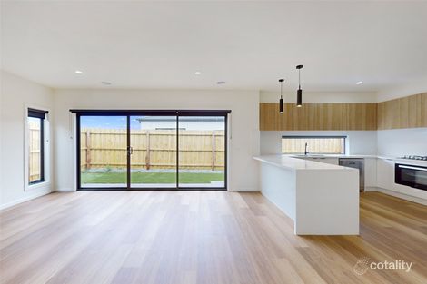 18 Sparrowhawk Cres, Deanside, VIC 3336