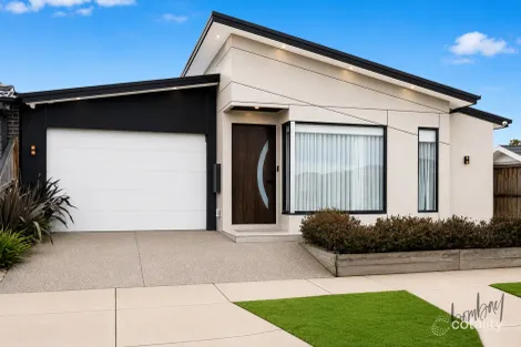 Property photo of 2 Flaxseed Drive Mickleham VIC 3064