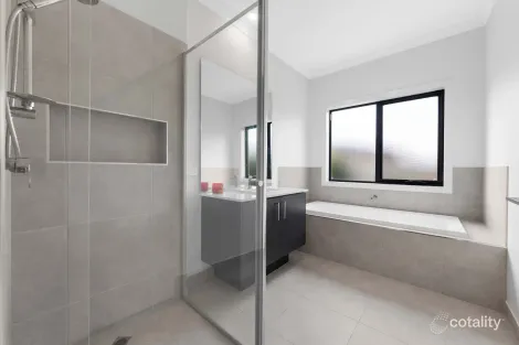 Property photo of 43 Sunlight Circuit Lara VIC 3212