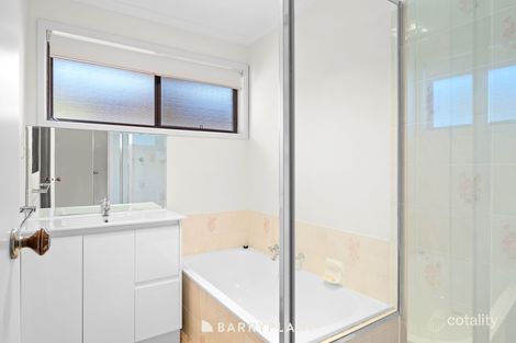Property photo of 15 Manna Gum Court Narre Warren VIC 3805