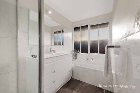 Property photo of 19 Stratford Square Wantirna VIC 3152