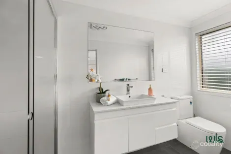 Property photo of 6 Alpha Close Eleebana NSW 2282