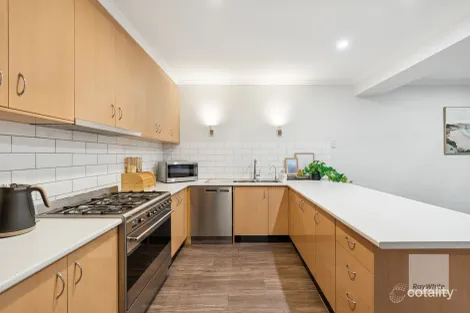 Property photo of 2 Avon Walk Taylors Hill VIC 3037