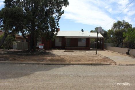 11 Dolton Way, Merredin, WA 6415