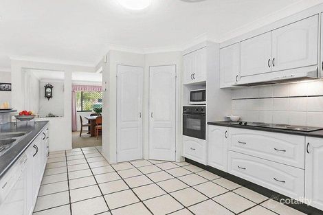 Property photo of 4 Cathben Court Wynnum West QLD 4178