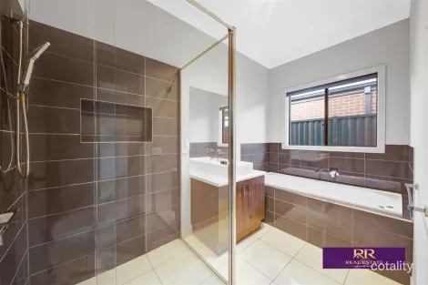 Property photo of 80 Wimbledon Boulevard Strathtulloh VIC 3338