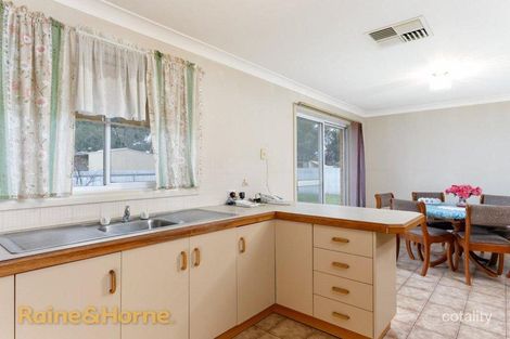 Property photo of 2 Kobi Place Glenfield Park NSW 2650