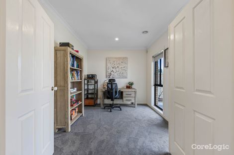 Property photo of 27 Spring Circuit Pakenham VIC 3810