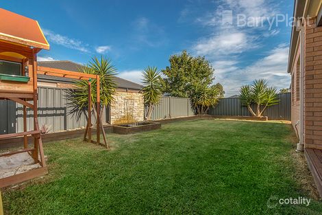 Property photo of 4 Perry Circuit Cranbourne North VIC 3977