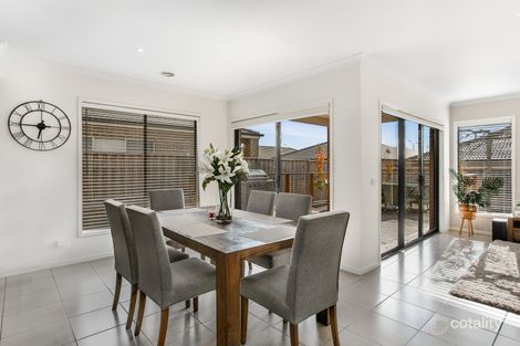 Property photo of 116 Rossiter Retreat Cranbourne North VIC 3977