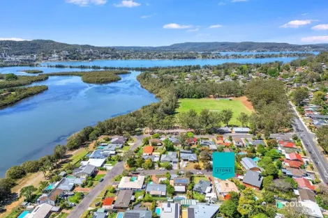 Property photo of 10 Waterside Close Point Clare NSW 2250