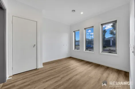 Property photo of 8 Octavia Place Strathtulloh VIC 3338