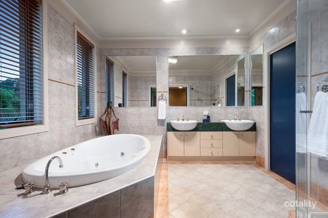Property photo of 5 Robdon Court Donvale VIC 3111