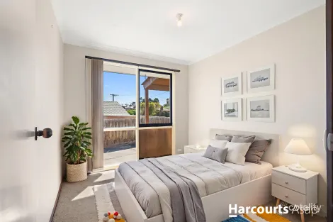 Property photo of 10 Sue Court Hampton Park VIC 3976