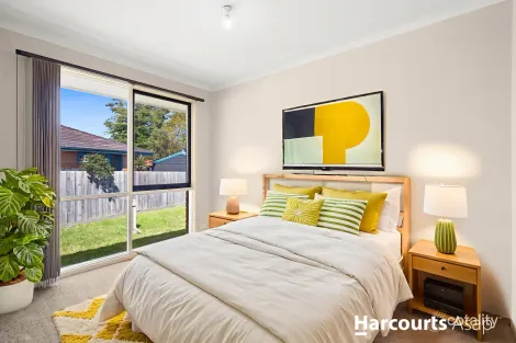 Property photo of 10 Sue Court Hampton Park VIC 3976
