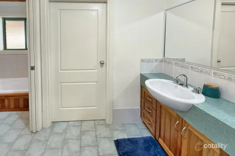 Property photo of 1 Winlee Place Leeton NSW 2705